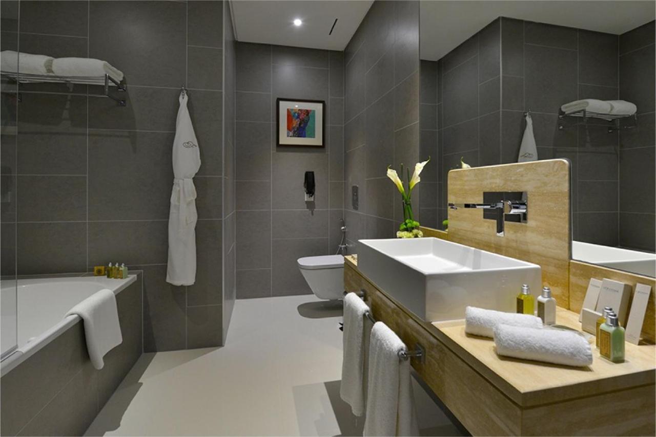 Fraser Suites Diplomatic Area Bahrain Manama Exterior photo Bathroom