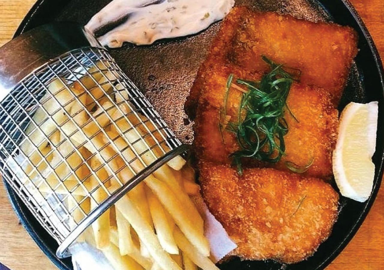 Fraser Suites Diplomatic Area Bahrain Manama Exterior photo A plate of fish and chips