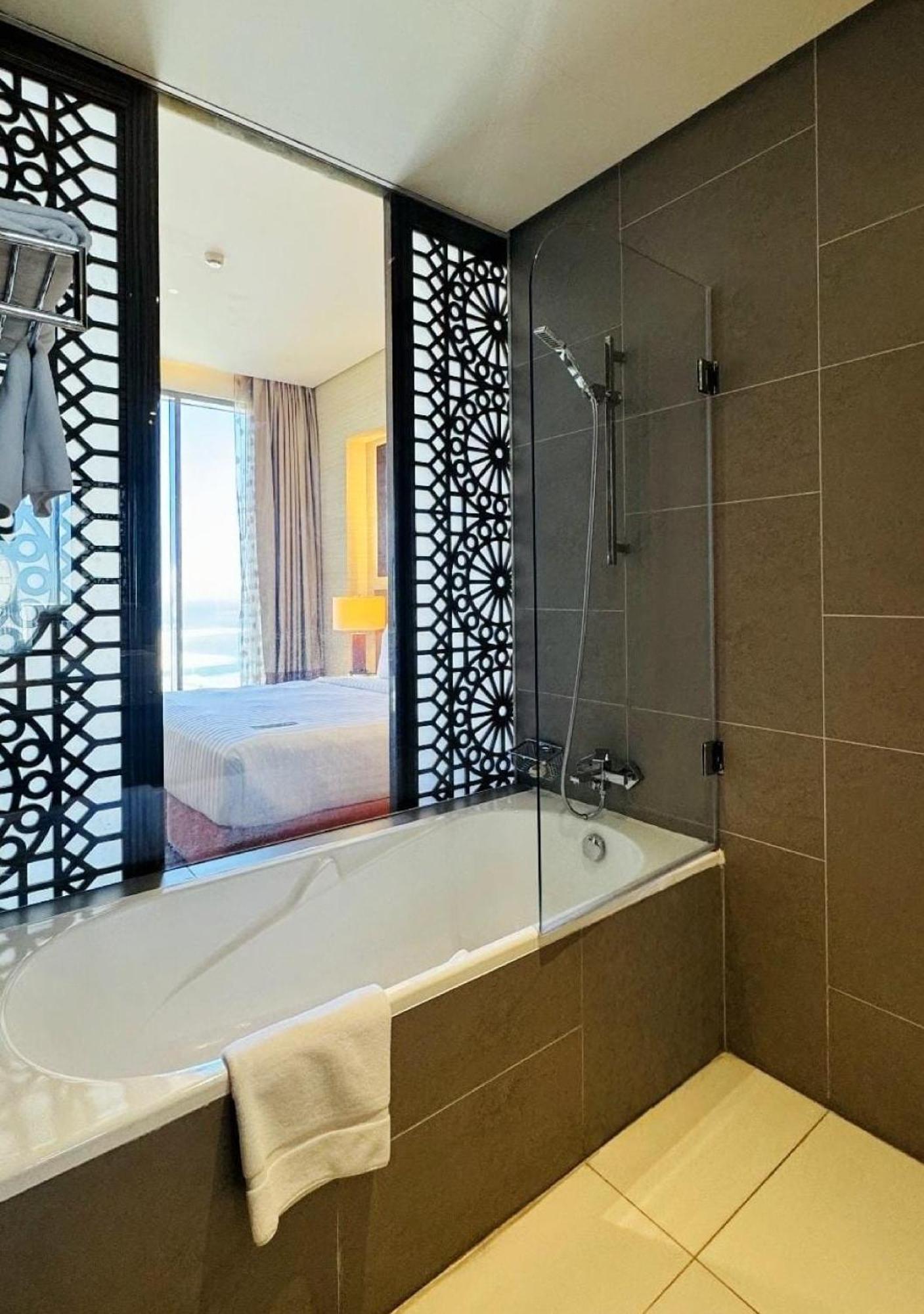 Fraser Suites Diplomatic Area Bahrain Manama Exterior photo Bathroom